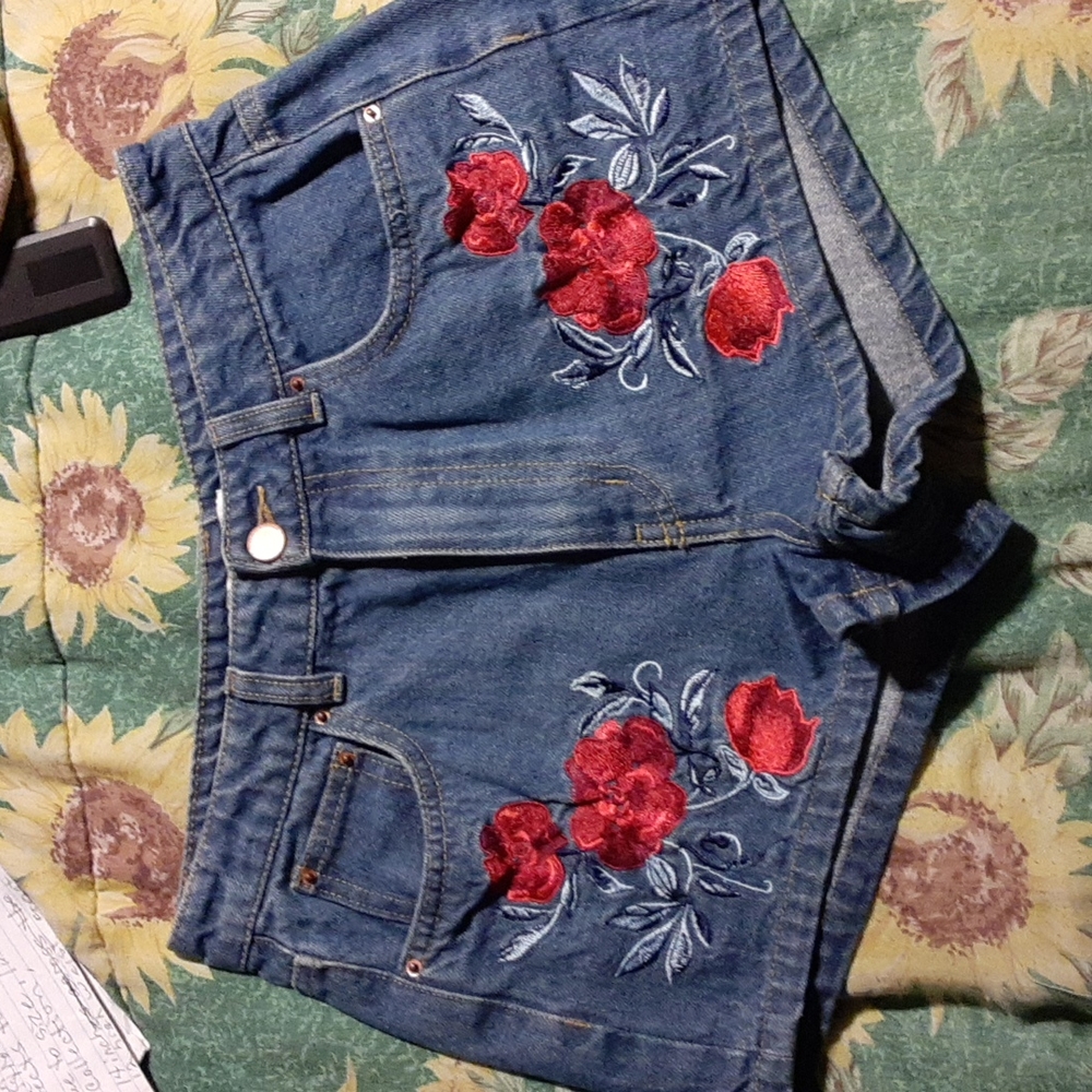 H&M floral embroidered high waist shorts size 8
